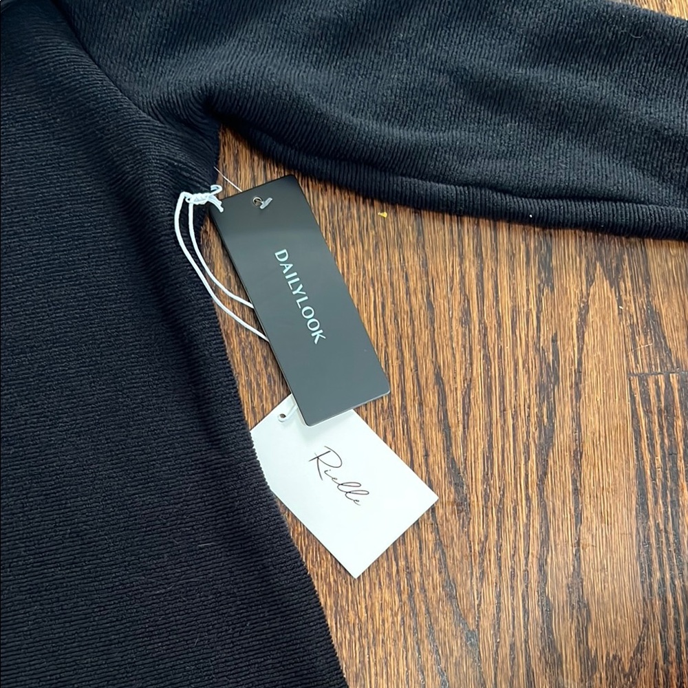 Elegant Black Off-the-Shoulder Knit Sweater - Picture 4 of 5